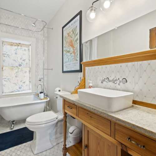 BATHTUB & ONLY ONE FULL BATHROOM: There is just one full bathroom for the entire house.  That bathroom is upstairs (as are all bedrooms) and has a small clawfoot tub with a shower attachment.  People with mobility difficulties may find the bathtub to be a challenge.  Please carefully review the photos of the bathtub.