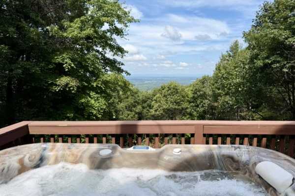 Cedar Chalet | 100-Mile Views + Hot Tub