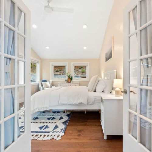 Bedroom #1: queen bed with en suite bathroom, main floor