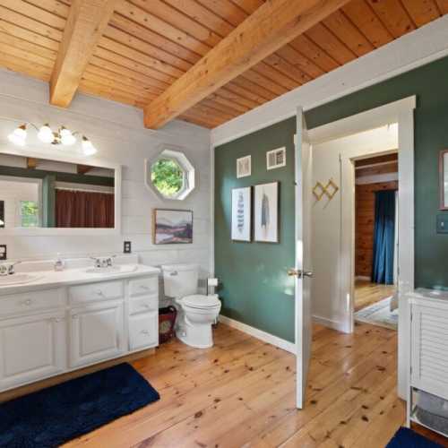 Bathroom 1: main floor