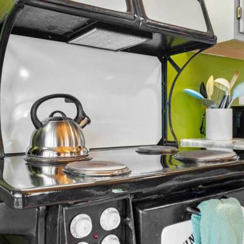 ANTIQUE OVEN: The antique kitchen oven/stovetop is cute but not very functional.  It intermittently acts up and does not work.  You are welcome to try to use it during your stay, but do not count on it working for you.  Because of this, the listing shows there is no oven or stove.  Sorry!