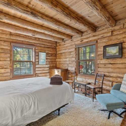 Bedroom 1: Queen bed on the main floor