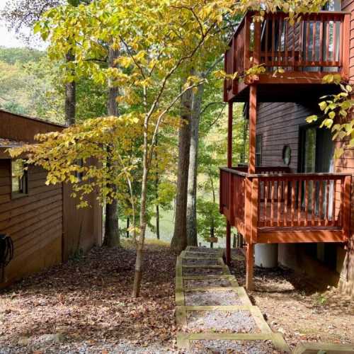 The small cabin on the left is home to the neighbors.  Please note how close they are to the main house and that the driveway is shared!
