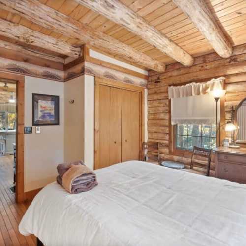 Bedroom 2: Queen bed on the main floor