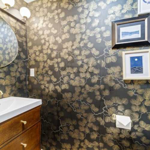 Powder room, main floor