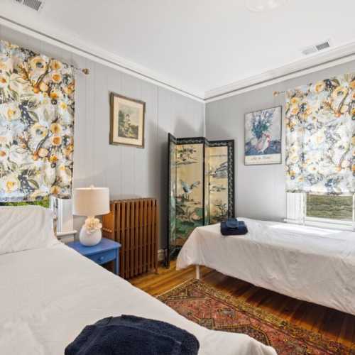 Bedroom 4: Two twin beds on 2nd floor