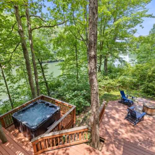 The brand new hot tub overlooks the lake!