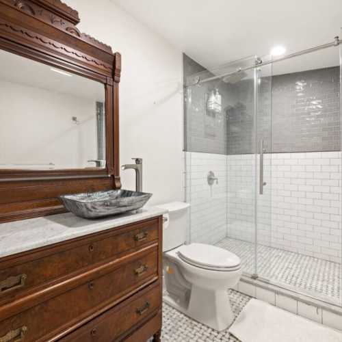 Bathroom #2: 2nd floor, en suite master bathroom for bedroom #1