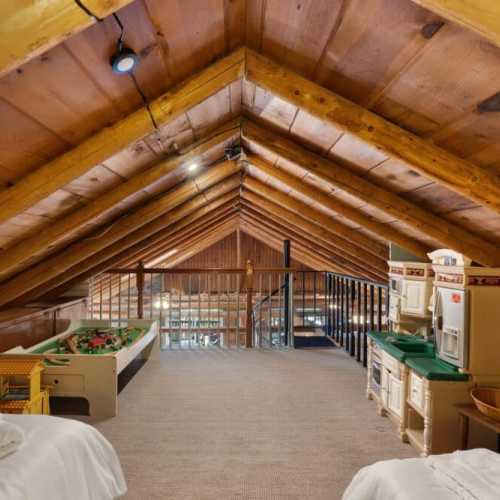 Loft: two twin beds; note that the ceiling in the loft is very short and is mainly suitable for children