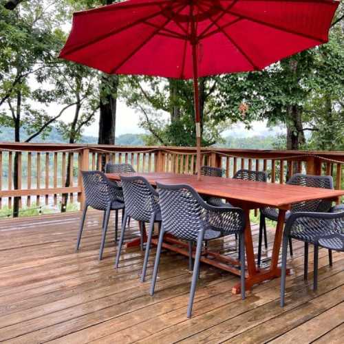 Imagine sitting down to a home cooked meal on the back deck, listening to the river rapids below and watching eagles as they hunt for fish in the river!