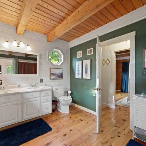 Bathroom 1: main floor