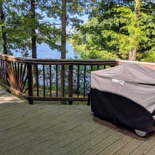 Propane grill just outside the front door. BBQ while enjoying the view of the lake! We provide the propane for you.