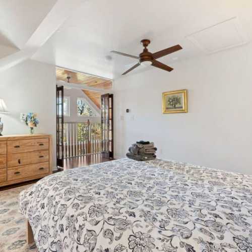 Bedroom #1: top floor, queen bed with en suite bathroom
