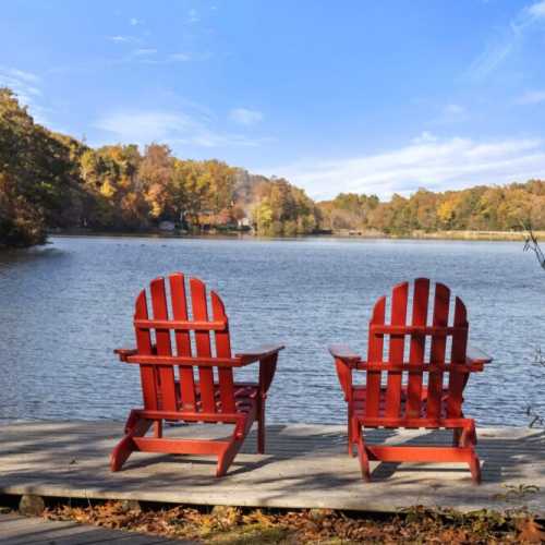 The lake is just steps from the back deck!