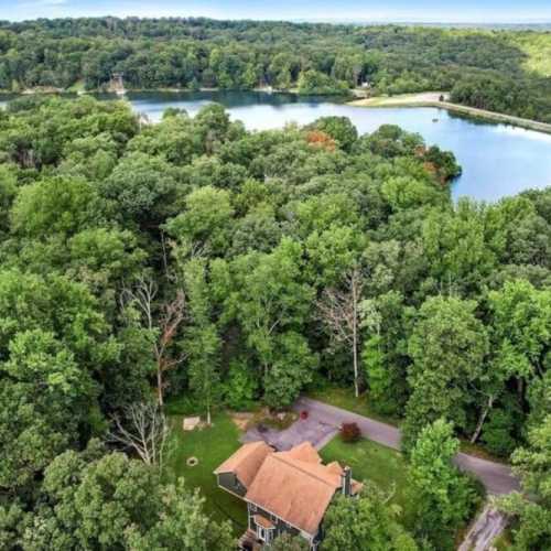 This home is just a short walk to Lake Shannondale, and has wintertime views of the lake!  Spend your mornings on the front porch, or take a leisurely stroll around the lake.