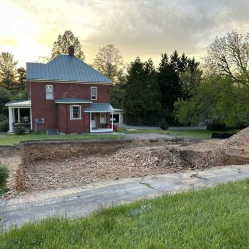 Ongoing construction next door. Photo as of April 2024.