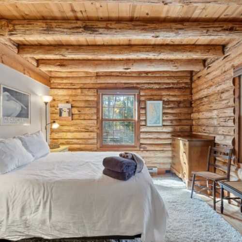 Bedroom 1: Queen bed on the main floor