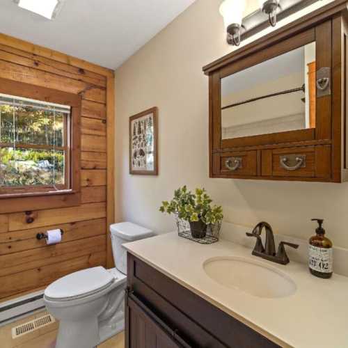 Bathroom #1: Main floor, shared by bedrooms 1 and 2