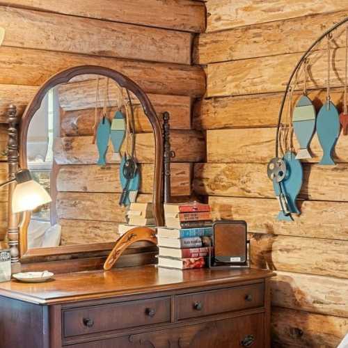 Bedroom 2: Queen bed on the main floor