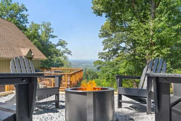 Wolf Den – Airy Cabin w/ Hot Tub & Valley Views!