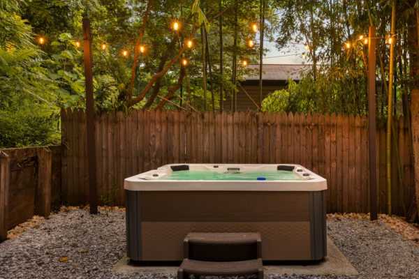 Camp Patowmack – Riverfront, Hot Tub, and Sauna!
