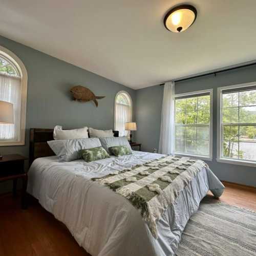 Bedroom #1: king bed with en suite bathroom