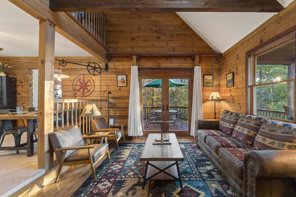 Blue Ridge Getaway – Mountaintop Cabin with Sunset Views, Just 300 yards from the A.T.!