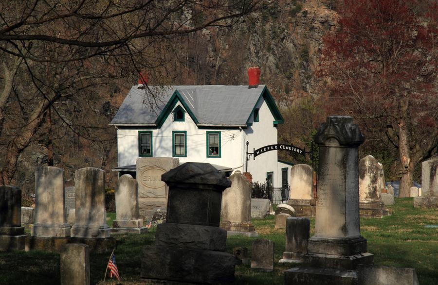 The Harpers Ferry Ghost Tour You Won’t Want to Miss